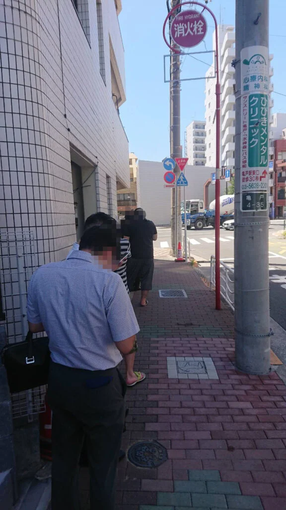 江東区亀戸、ラーメン二郎 亀戸店さん:順番待ち