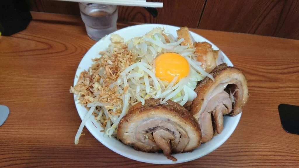 江東区亀戸、ラーメン二郎 亀戸店さん:汁無し (豚5枚入り) ニンニク増し野菜増し2