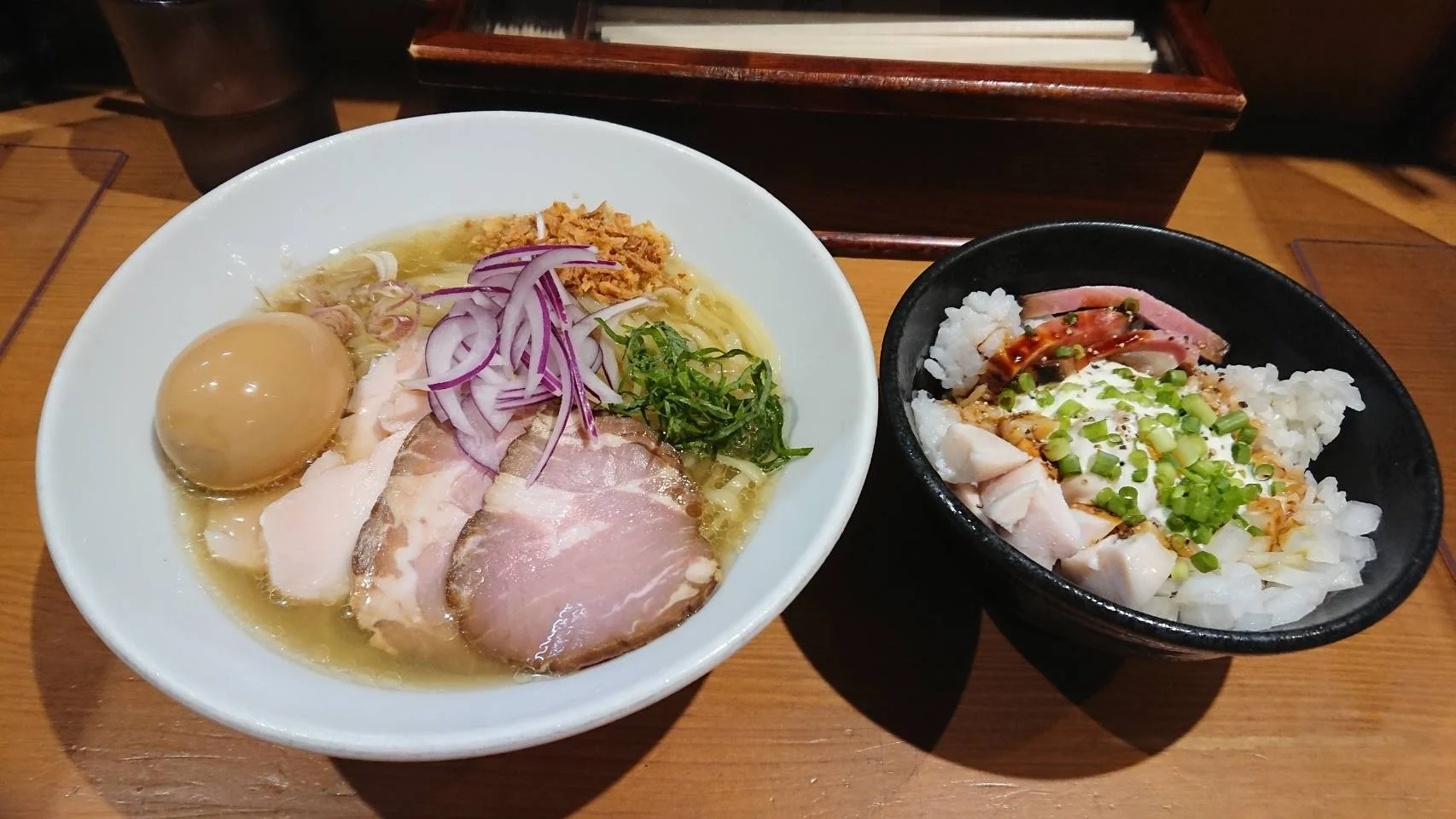 江東区亀戸、つきひ：冷し塩煮干＆テキトーな肉飯