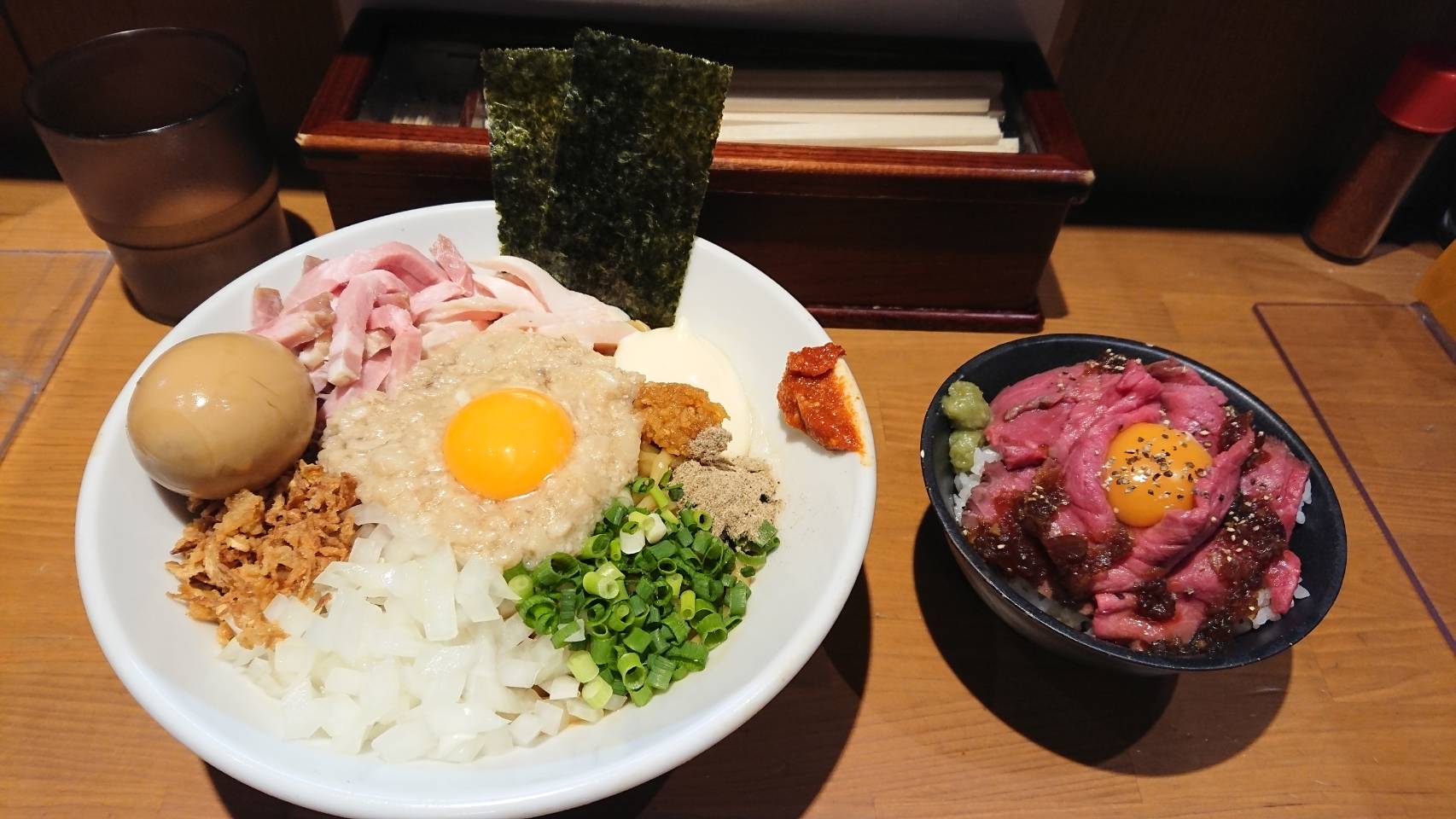 亀戸煮干中華蕎麦 つきひさん：特製煮干油そば+ローストビーフ丼