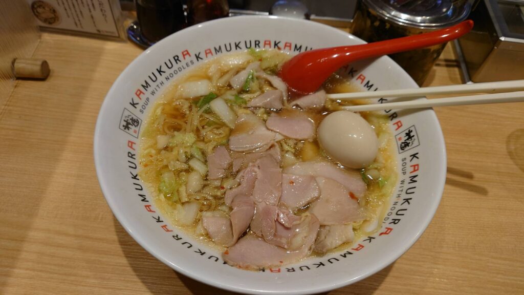 新宿区歌舞伎町、どうとんぼり神座 新宿店さん：小チャーシュー煮玉子ラーメン