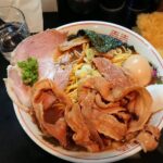 新宿区舟町、一条流がんこラーメン 総本家さん：(貝)ムール貝の不純。雪ラーメン(大盛)🌶️青唐辛子サービス。