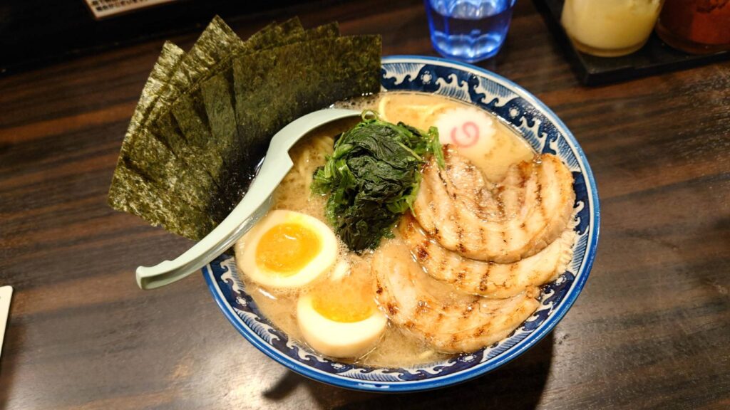 江戸川区南小岩、麺屋 武士道 小岩本店さん：特製！濃厚豚骨ラーメン(醤油)