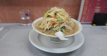 墨田区東向島、味の横綱さん：肉入り湯麺