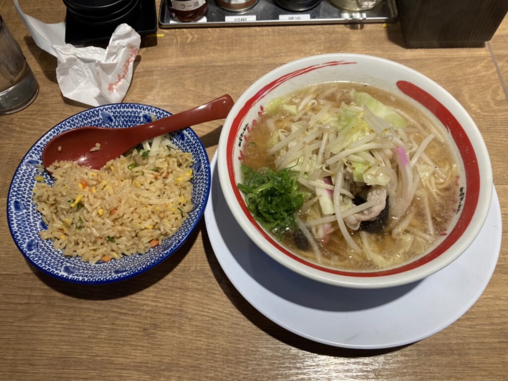 長浜市八幡中山町、ちゃんぽん亭総本家 長浜店さん：近江ちゃんぽんと半チャーハン