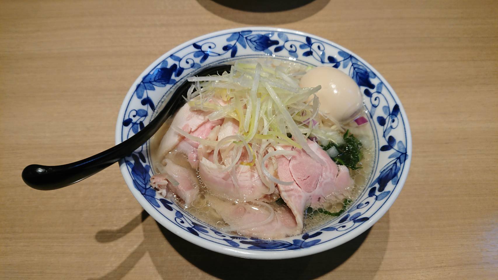 台東区浅草、貝出汁らぁ麺 海美風 浅草店さん：特製塩らぁ麺 (大盛)