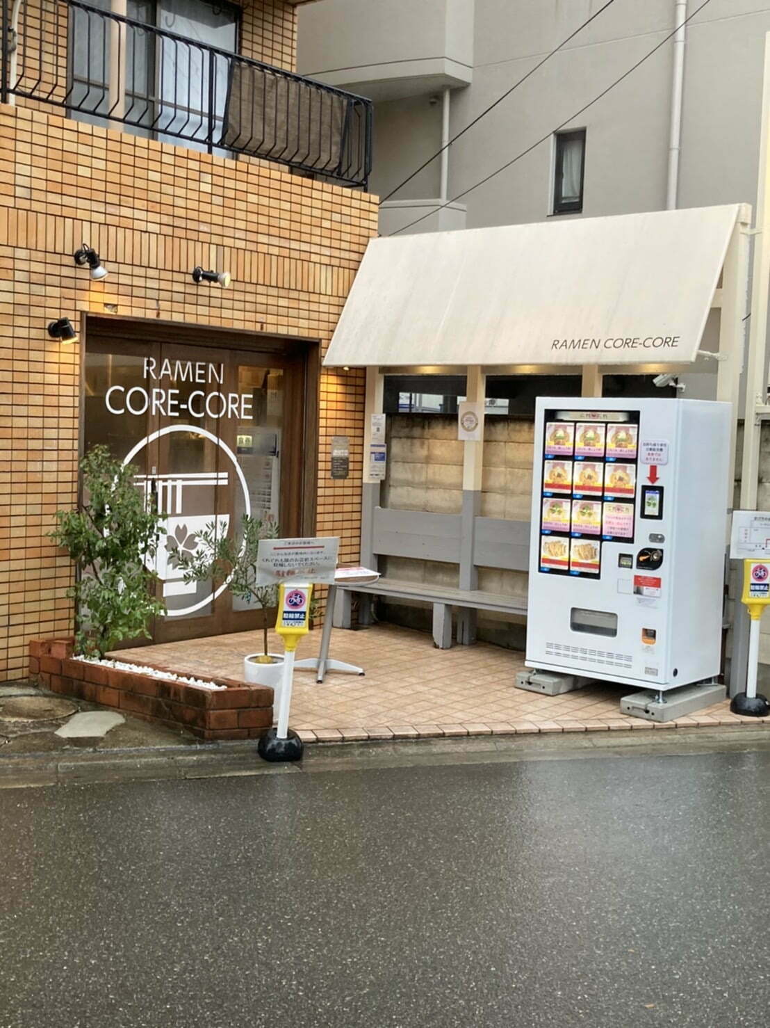 吹田市江坂町、CORE CORE(これこれ)さん：店構え