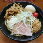 松戸市上本郷、麺屋 ひなたさん：🍜油そば(大盛)+ＴＰ味玉､メンマ・真上から