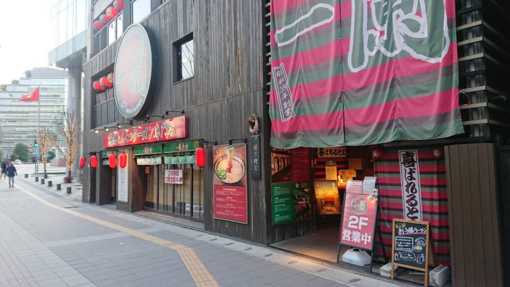 福岡市博多区中洲、一蘭 本社総本店さん：店構え1