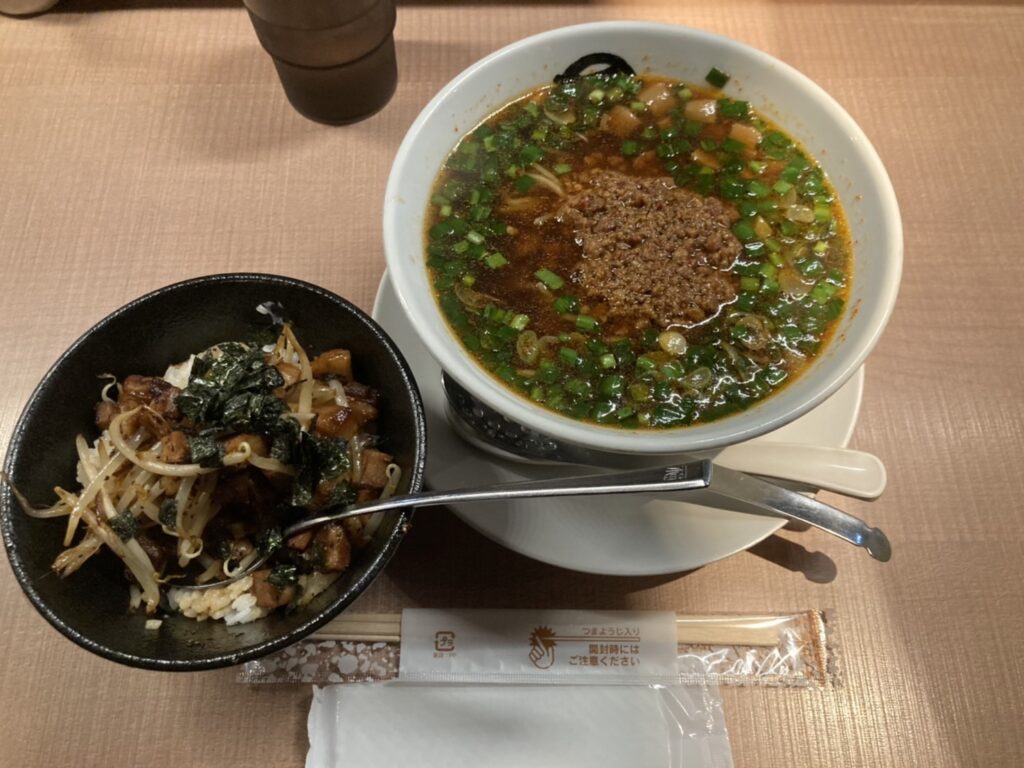 台湾ラーメンと豚メシ