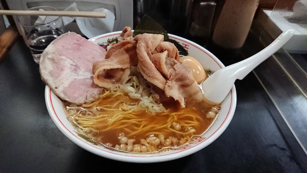 新宿区舟町、一条流がんこラーメン総本家さん：スペシャル(大盛) ・斜め上から