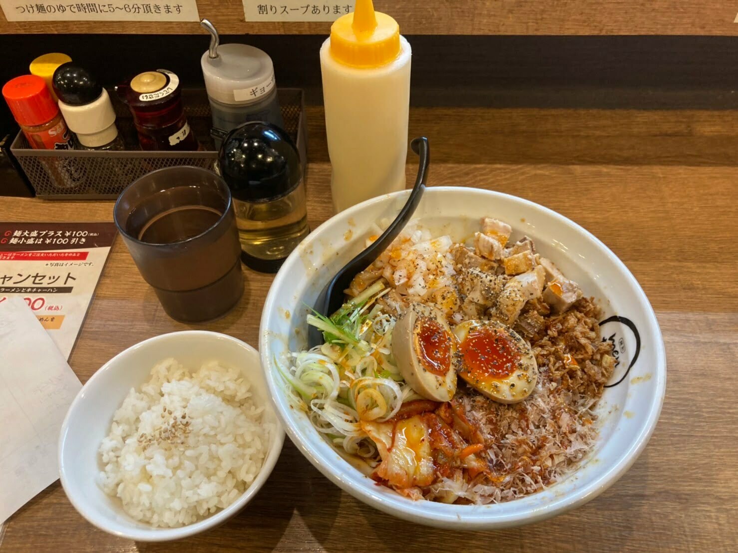 吹田市垂水町、麺創 麺魂 江坂本店さん：まぜそば+半ライス