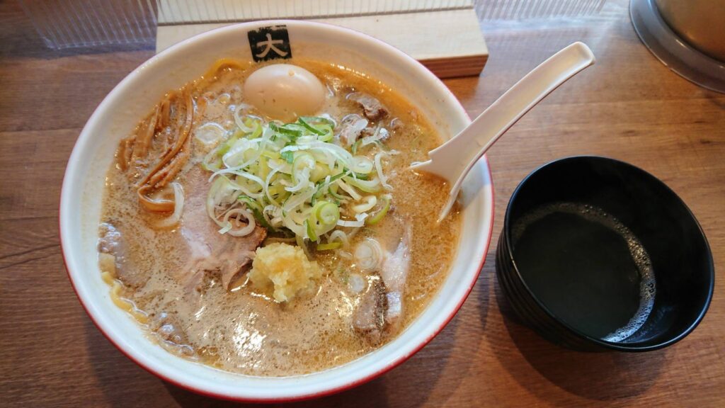 江戸川区船堀、大島さん：味噌チャーシュー(大盛)+ＴＰ煮たまご+味の調整スープ(無料)・真上