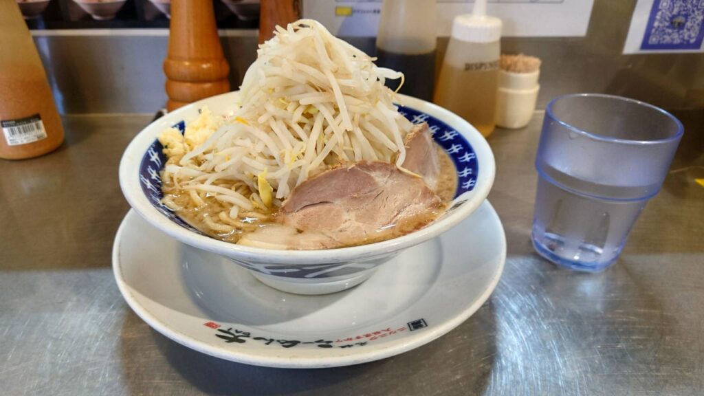 江戸川区平井、らーめん大 平井店さん：らーめん(並)200g[まずはこれ！！]・正面から