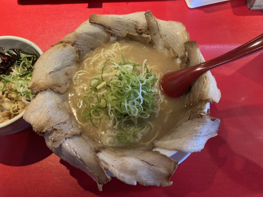 岸和田市東大路町、希望軒 岸和田店さん：とんこつラーメン+チャーシュートッピング