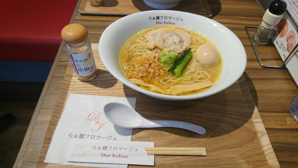 市川市八幡、Due Italian 京成八幡店さん：黄金の塩らぁ麺(大盛)+味玉