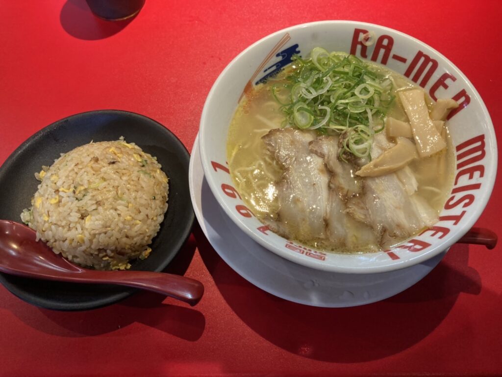 岸和田市東大路町、希望軒 岸和田店さん：塩ラーメン500円と半チャンセット