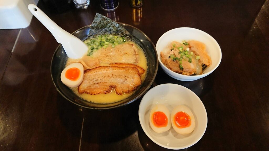 江東区亀戸、らーめんなが田さん：特製鶏だしら～めん+くずれチャーシューめし+ＴＰ味玉(卵)