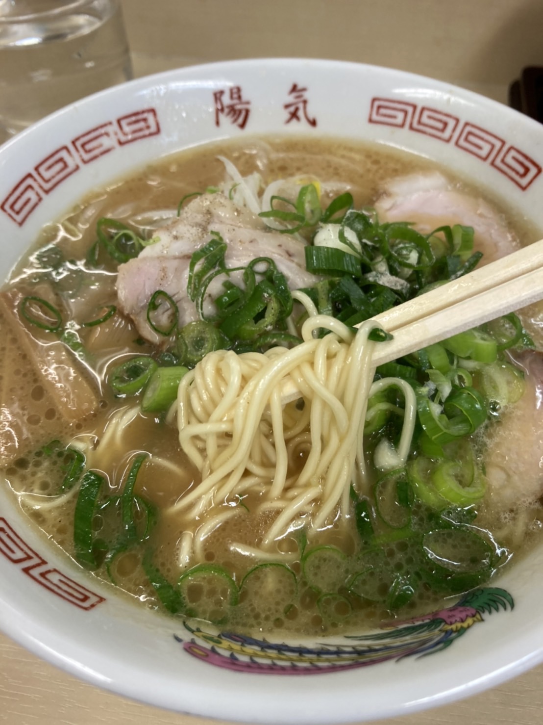 広島市西区横川新町、陽気 横川店さん：中華そば・スープと麺