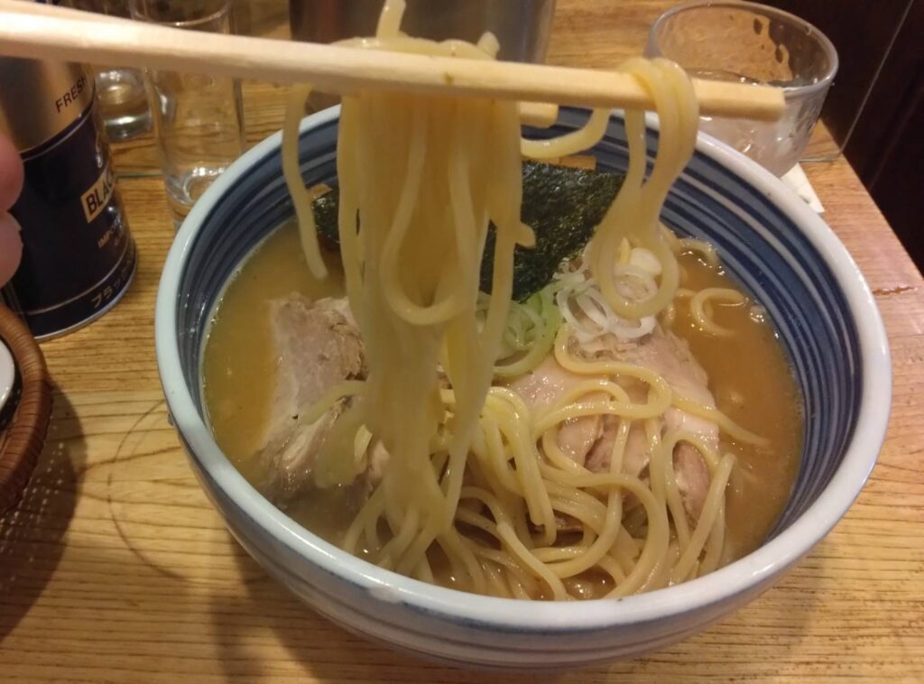 江東区深川、らーめん こうかいぼうさん：ちゃーしゅうめん(大盛り)・スープと麺