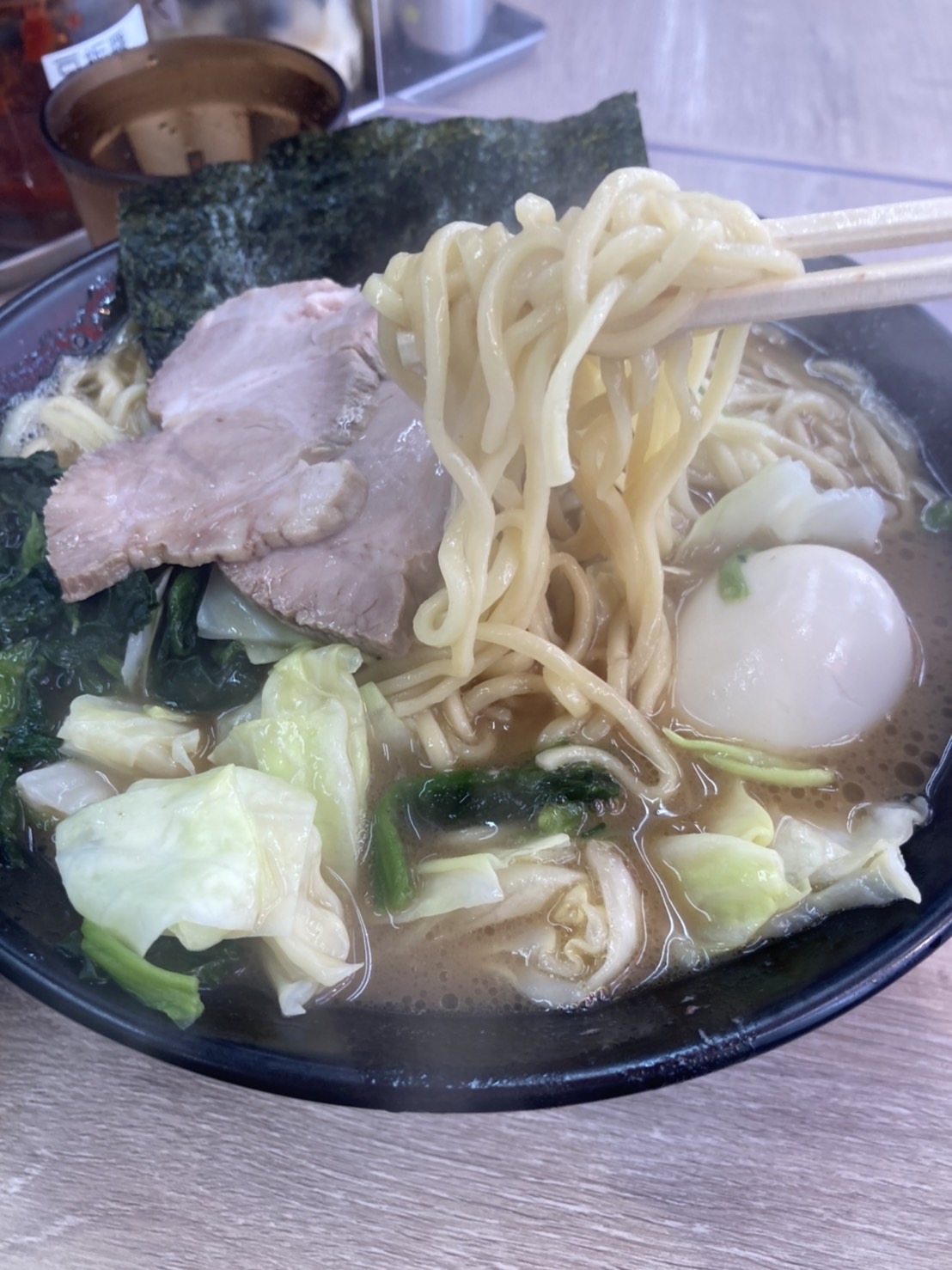 吹田市千里山東、横浜家系ラーメン 武双家さん：特製ラーメン大盛り・スープと麺