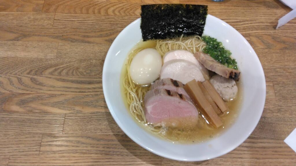 葛飾区立石、自家製麺 純さん：特製地鶏(塩)・真上から