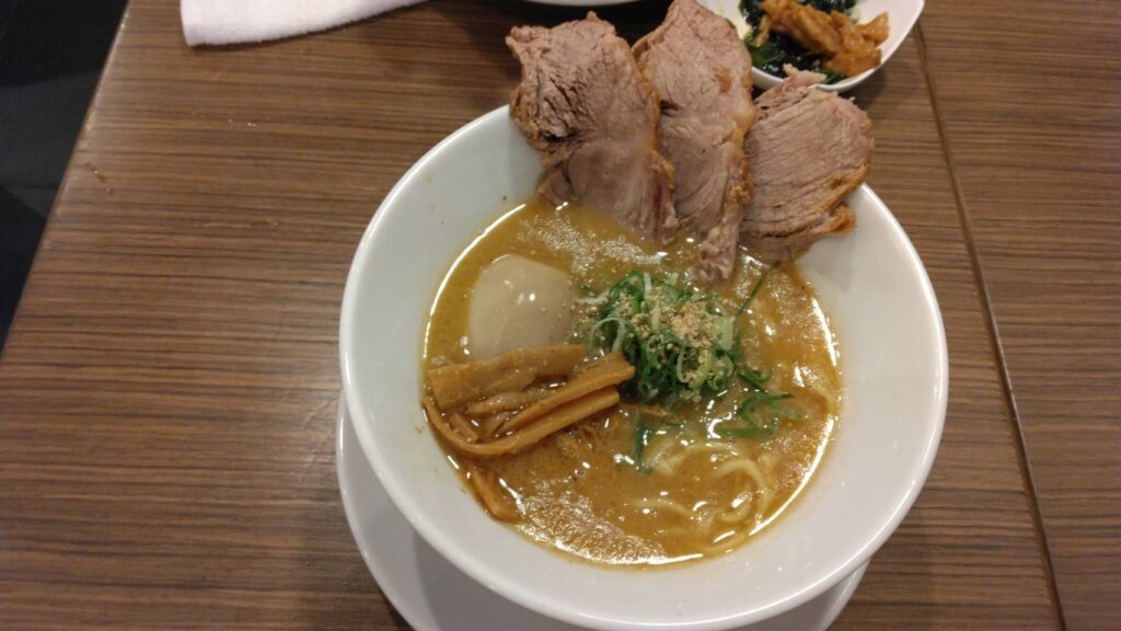 江戸川区西葛西、麺や えいちつーさん：えいちつー麺