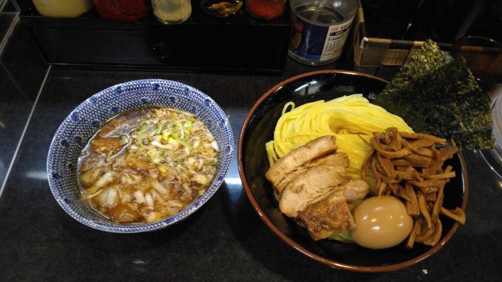 葛飾区高砂、麺心 國もとさん：特製つけ麺(大盛)+ＴＰメンマ・真上から