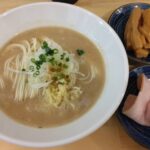 墨田区東向島、煮干ソバと米 今日の1番さん：濃厚鶏白湯 白味噌仕立て(週替わりソバ)+メンマ・真上から