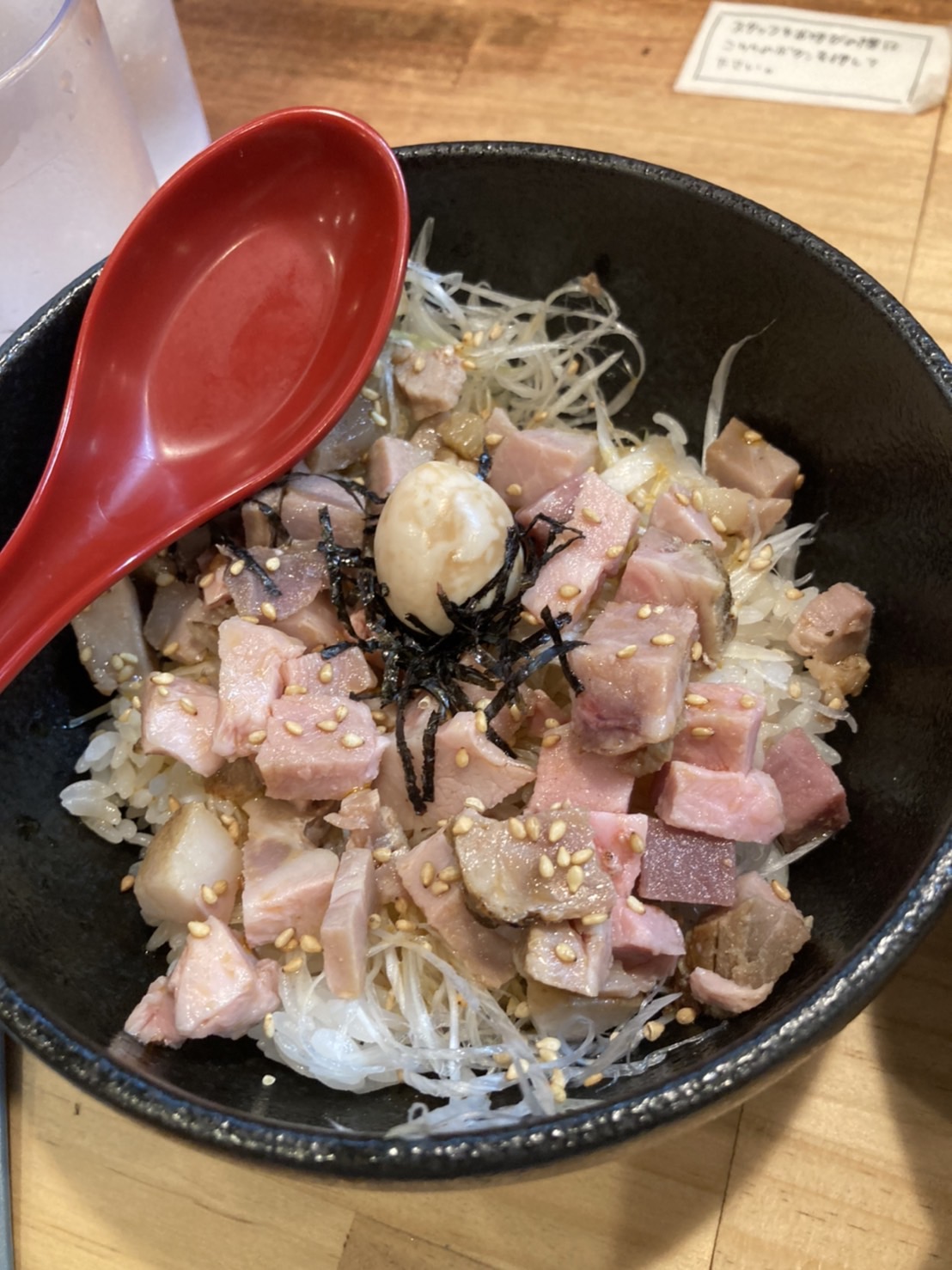 岸和田市並松町、ラーメンファミリー めんya 伊勢家さん：レアチャーシュー丼