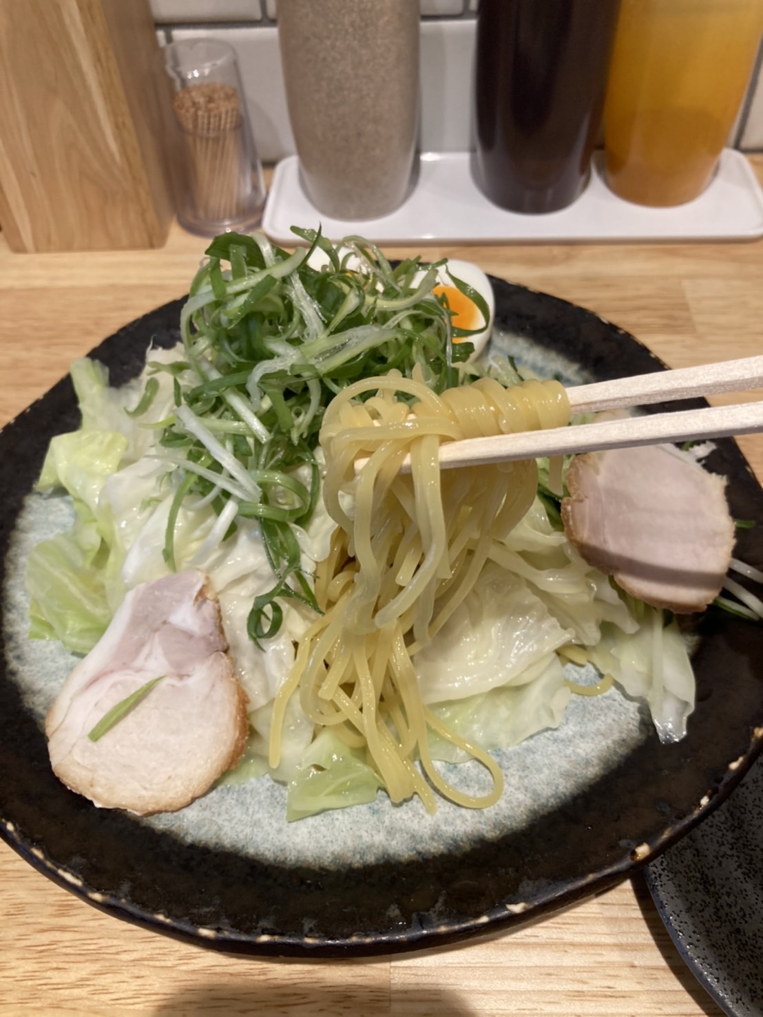 広島市中区十日市町、辛部 十日市店さん：広島風激辛つけ麺・スープと麺