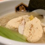 墨田区江東橋、真鯛らーめん 麺魚 パルコ店さん：期間限定・白子(しらこ)と真子(まこ)の真鯛(まだい)づくしらーめん・近くから