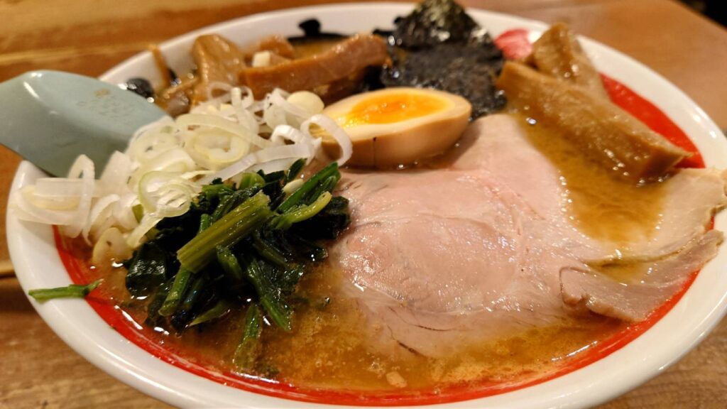 秋田市土崎港西、竹本商店 つけ麺開拓舎さん：伊勢海老ラーメン(みそ)・近くから