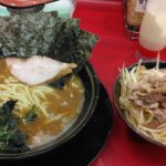 千代田区外神田、王道家直系 IEKEI TOKYOさん：ラーメン+ネギ丼・真上から