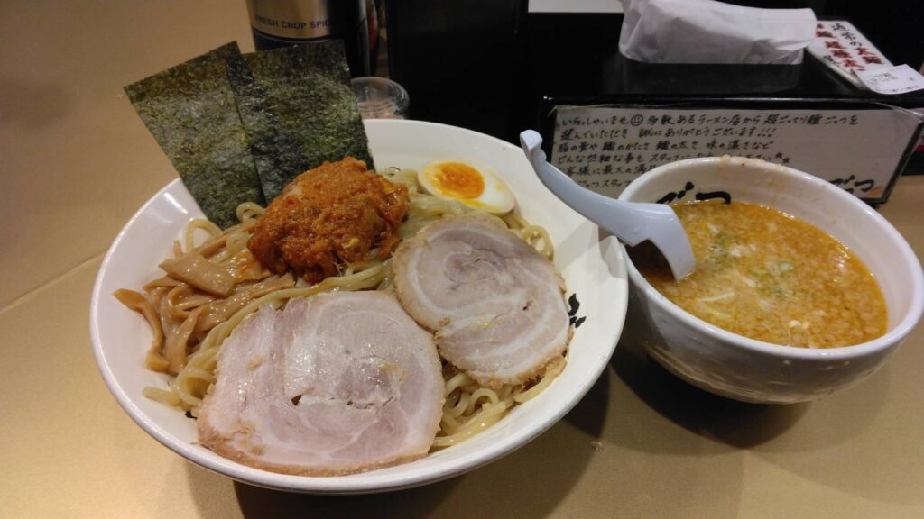 江東区亀戸、超ごってり麺 ごっつ 亀戸本店さん：つけ麺空スタンダード+アプリで大盛+バクダン