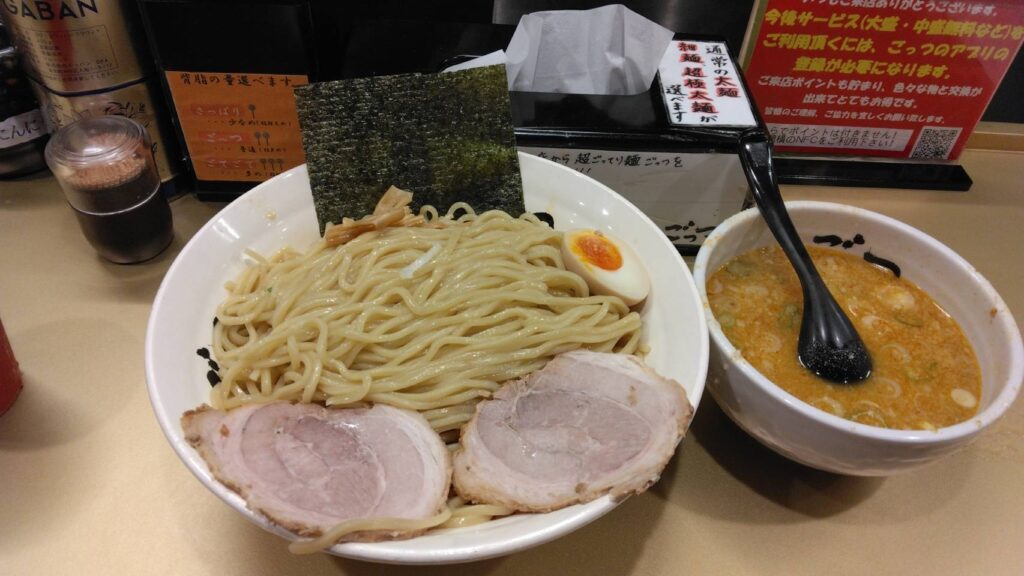 江東区亀戸、超ごってり麺 ごっつ 亀戸本店さん：カレーつけ麺 (大盛)