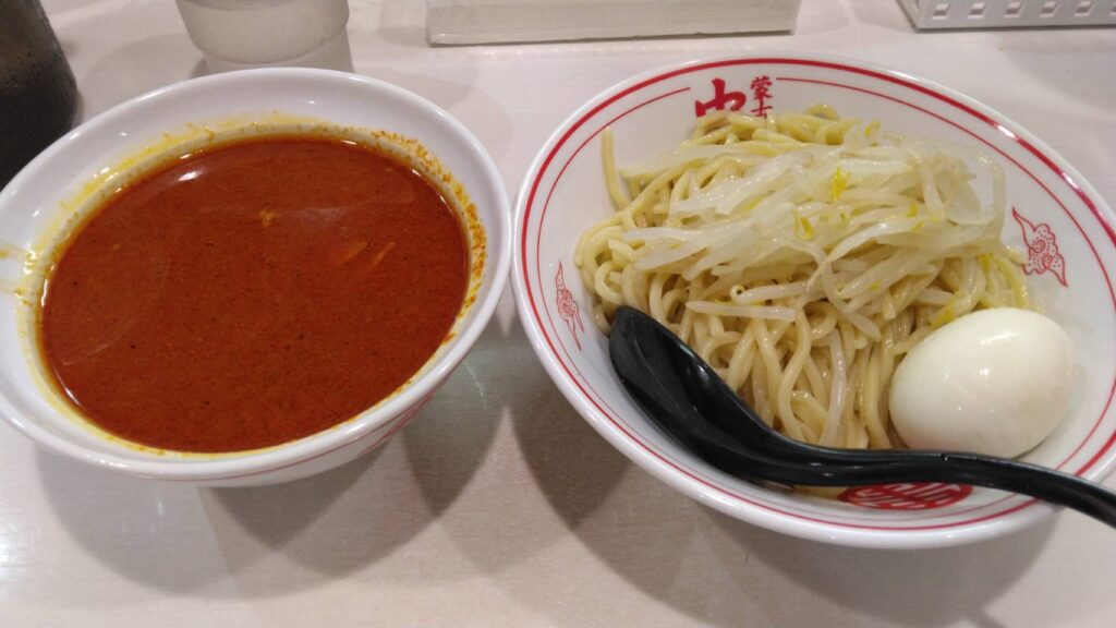 台東区上野、蒙古タンメン中本 御徒町さん：冷し味噌ラーメン (大盛)+ゆで卵