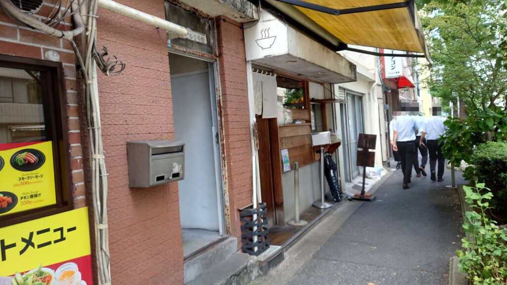 千代田区神田和泉町、饗 くろ㐂さん：店構え