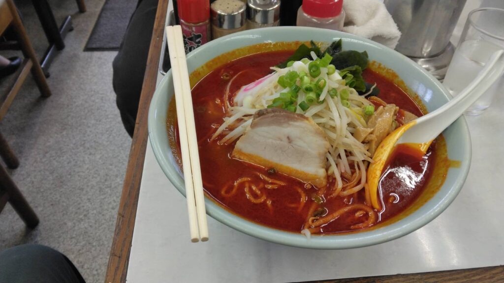 江戸川区篠崎町、菊亭さん：ゲキカララーメン(大盛り)・近くから