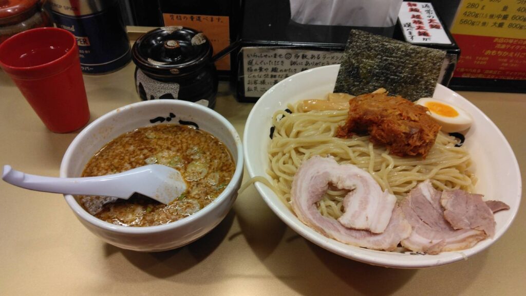 江東区亀戸、超ごってり麺 ごっつ 亀戸本店さん：激辛つけ麺味噌カツオ(大盛)