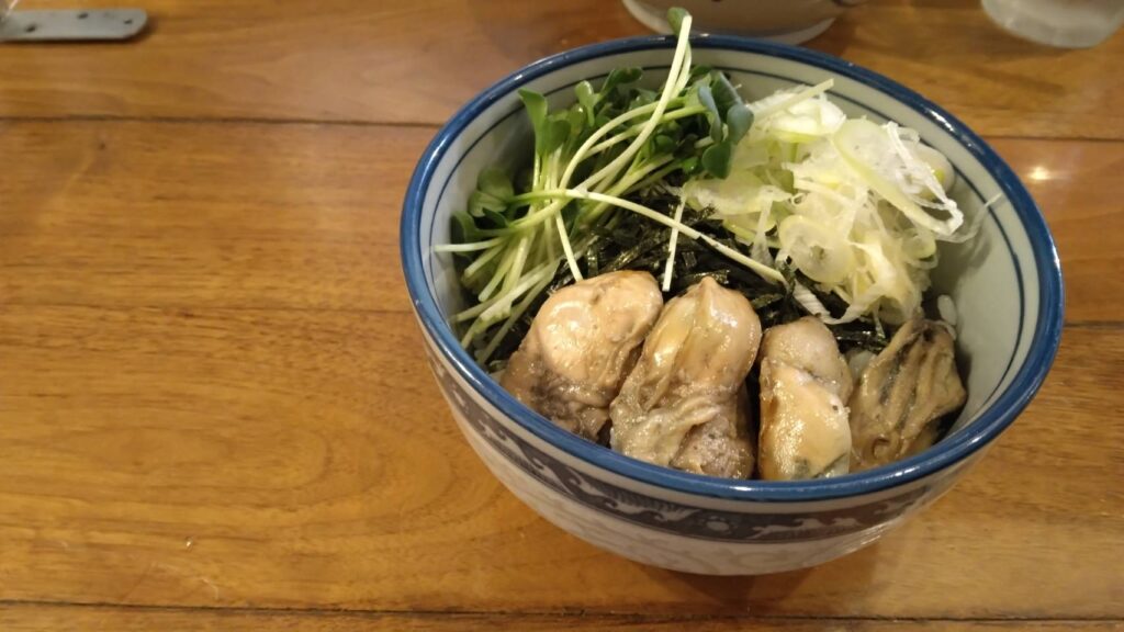 墨田区錦糸、麺や佐市さん：牡蠣飯・斜め上から