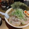 江東区亀戸、超ごってり麺 ごっつ 亀戸本店さん：まかないラーメン(大盛)+サービスライス