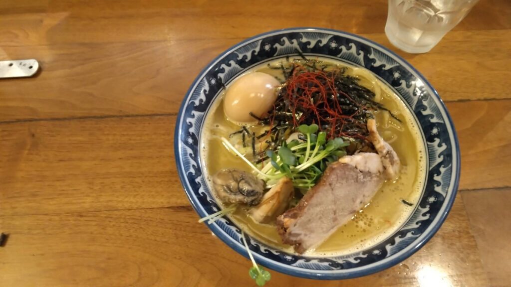 墨田区錦糸、麺や佐市さん：佐市麺・真上から