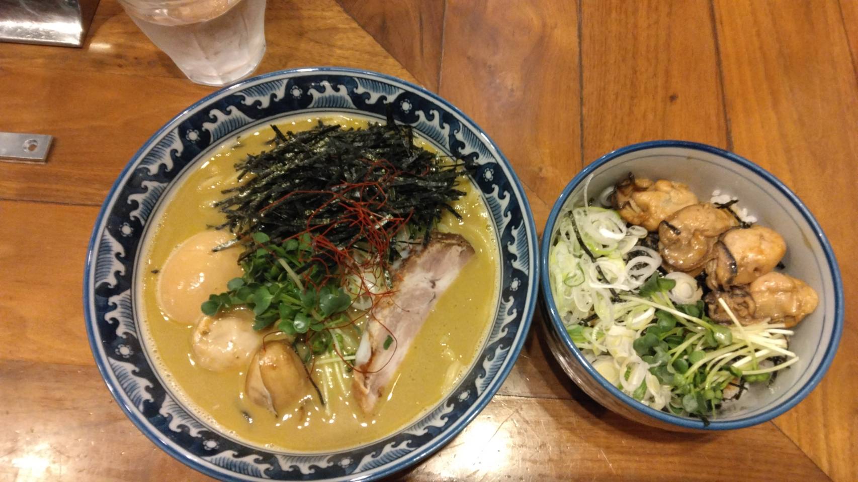 墨田区錦糸、麺や佐市さん：佐市麺+牡蠣飯・真上から