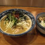 墨田区錦糸、麺や佐市さん：牡蠣拉麺+牡蠣めし・斜め上から
