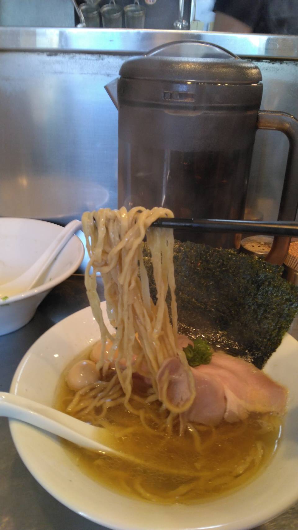 台東区東上野、さんじさん：帆立煮干蕎麦・スープと麺