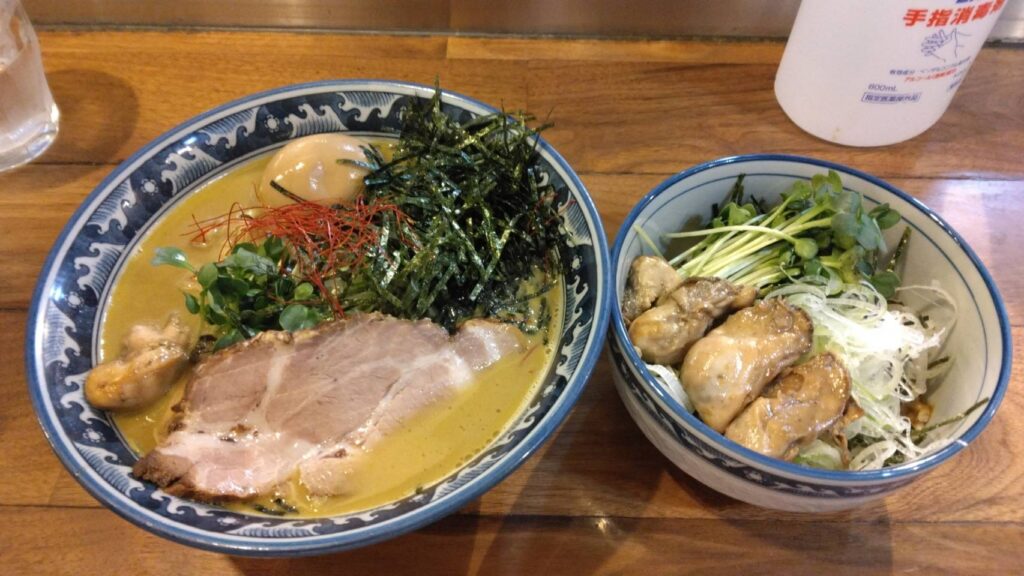 墨田区錦糸、麺や佐市さん：牡蠣拉麺+牡蠣めし