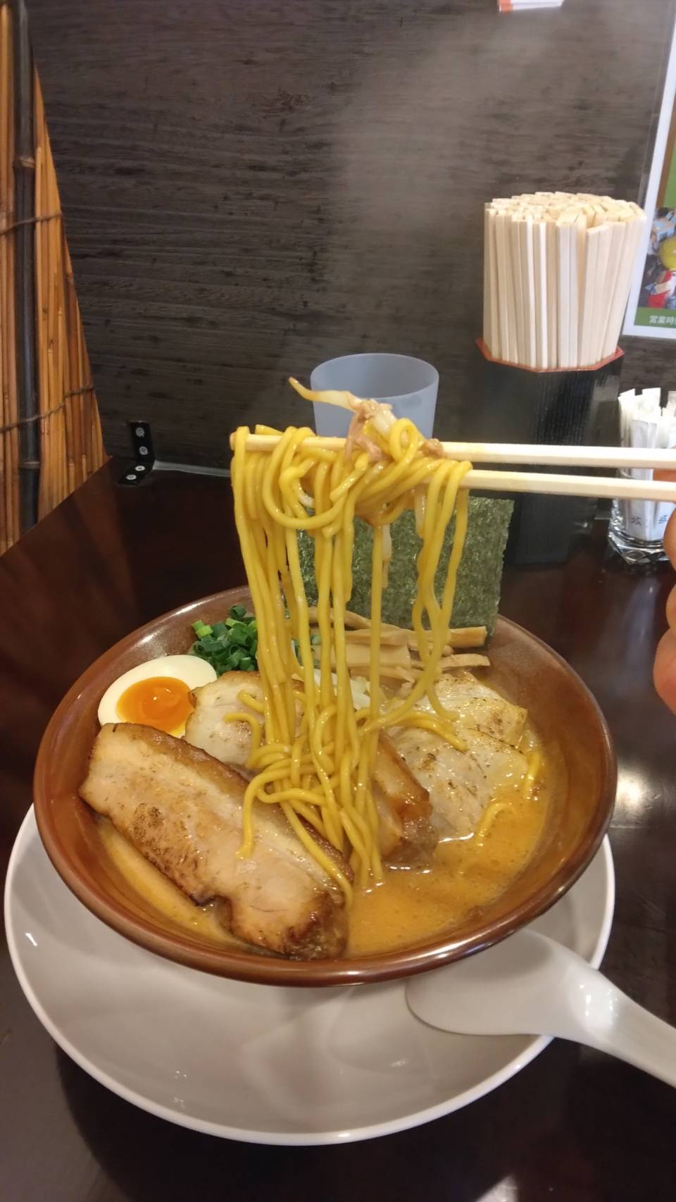 江東区亀戸、らーめんなが田さん：特製鶏だしらーめん(味噌)・スープと麺