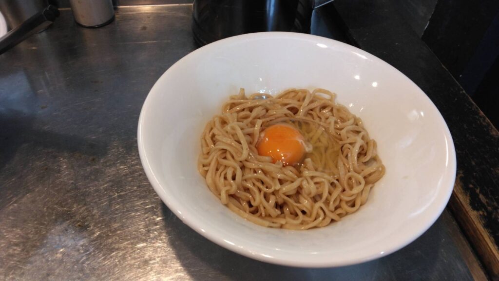 台東区東上野、さんじさん：さんじ玉sp 出汁で喰う冷たTKM (卵かけ麺)