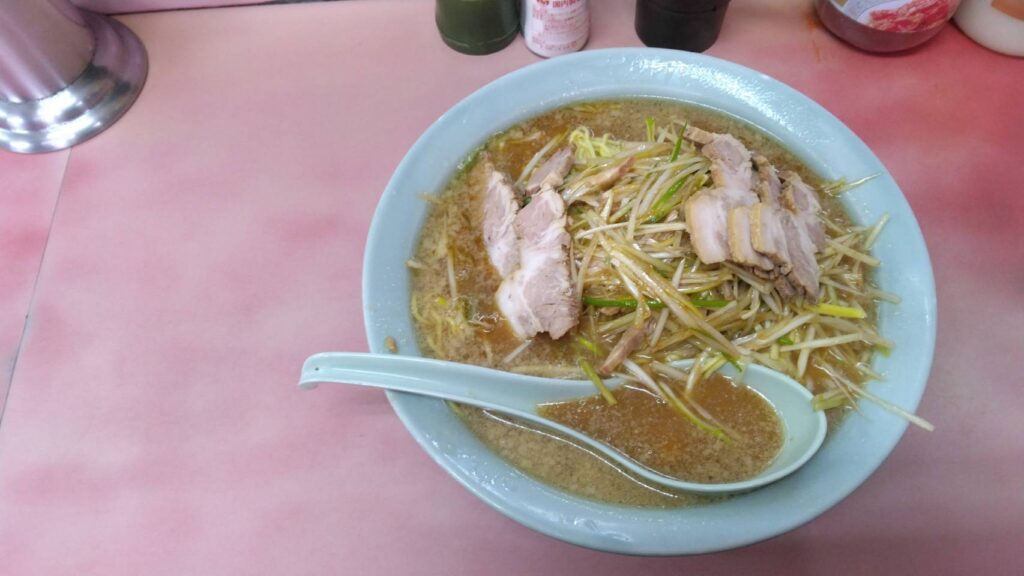 市川市宝、ラーメンショップ 宝店さん：ネギ味噌チャーシュー(大)・真上から